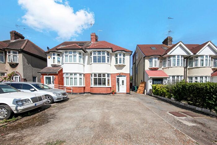 3 Bedroom Semi-Detached House For Sale In Hall Lane, London, NW4