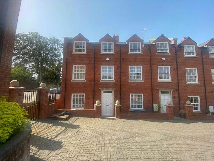 4 Bedroom Property To Rent In Burlingham Square, Worcester, WR5