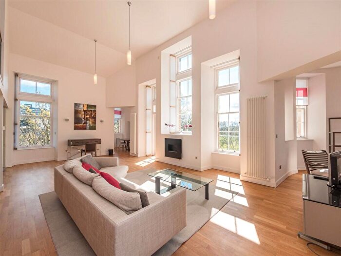 3 Bedroom Flat To Rent In Simpson Loan, Edinburgh, EH3