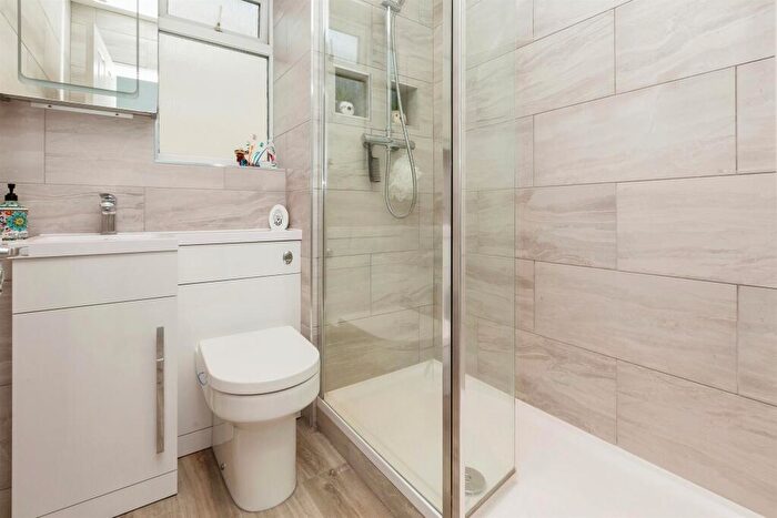 2 Bedroom End Of Terrace House For Sale In Northern Road, Aylesbury, HP19