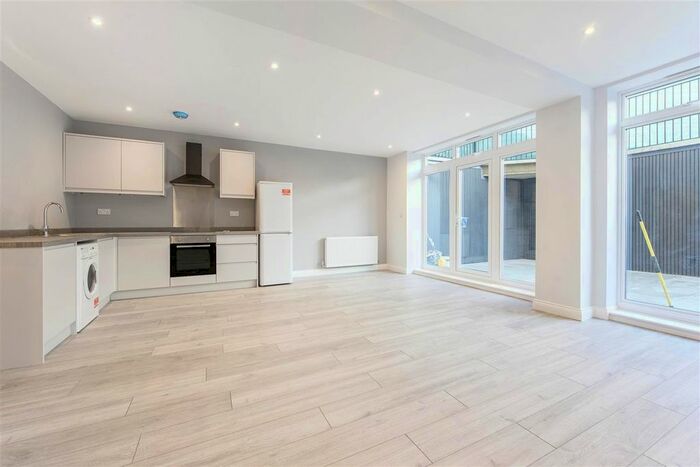 3 Bedroom Flat To Rent In Kingston Road, Kingston Road, London, SW19