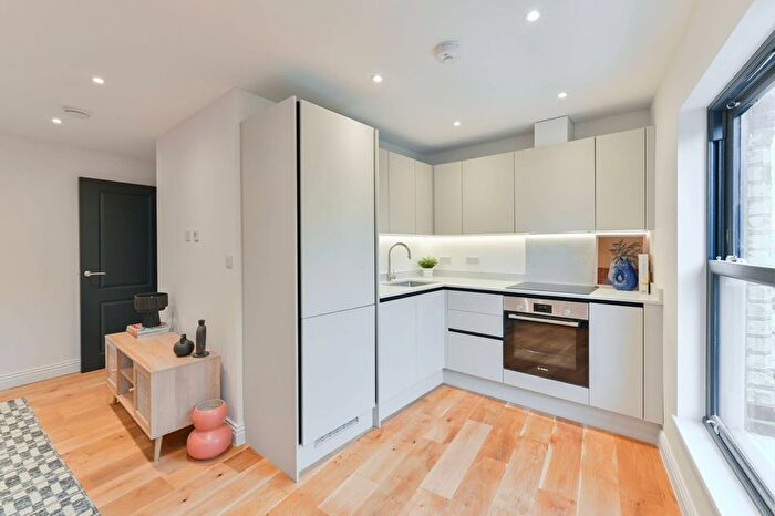 2 Bedroom Flat For Sale In A Fernlea Road, Balham, London, SW12