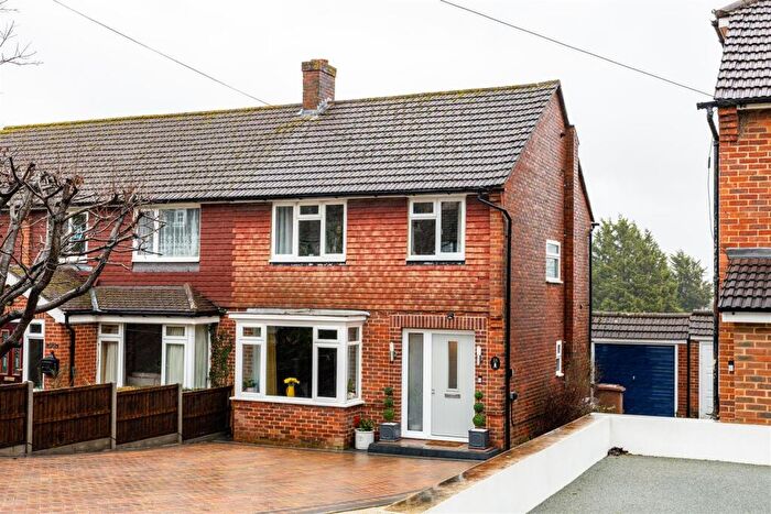 3 Bedroom Semi Detached House For Sale In Batts Hill, Redhill, RH1