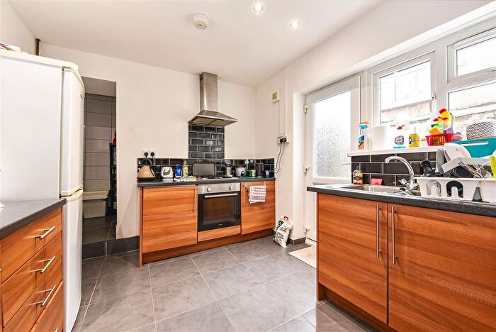 4 Bedroom Semi-Detached House To Rent In Laura Street Treforest, Pontypridd, CF37