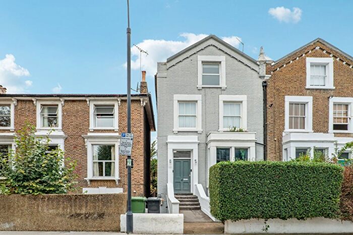 1 Bedroom Flat For Sale In St Stephens Avenue, Shepherd's Bush, London, W12