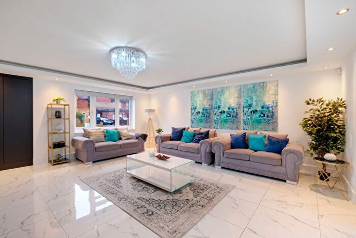 5 Bedroom Detached House To Rent In Burnetts Road, Windsor, SL4