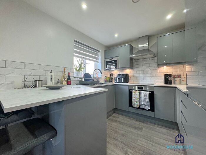 2 Bedroom Flat To Rent In Bryanstone Road, Waltham Cross, EN8