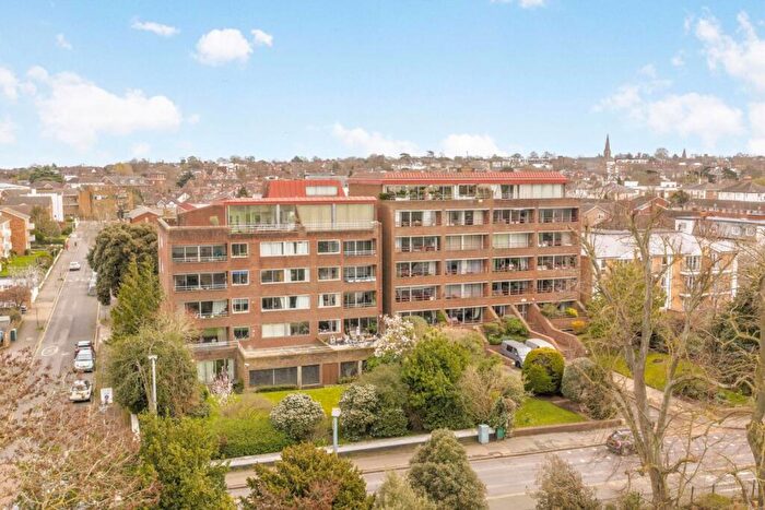 2 Bedroom Flat For Sale In Anglesea Road, Kingston Upon Thames, KT1
