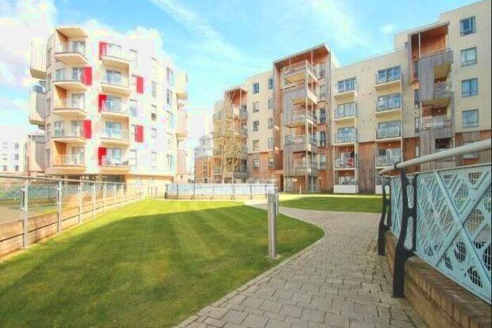 2 Bedroom Flat To Rent In Glenalmond Avenue, Cambridge, CB2