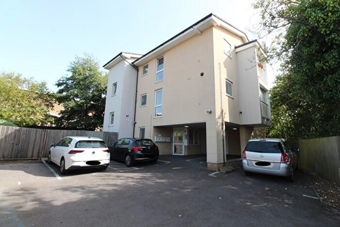 2 Bedroom Apartment To Rent In Dean Road, Southampton, SO18