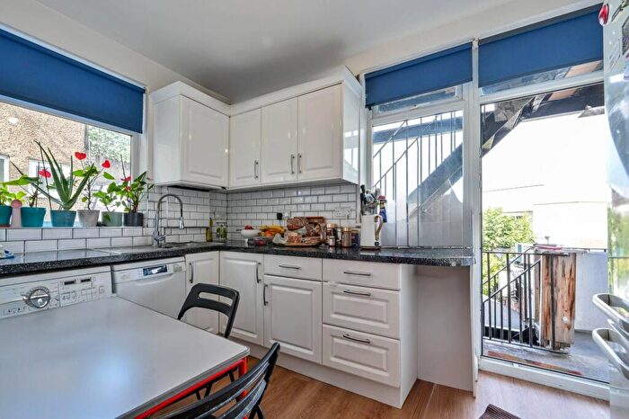 2 Bedroom Flat For Sale In Manor Drive North, New Malden, KT3