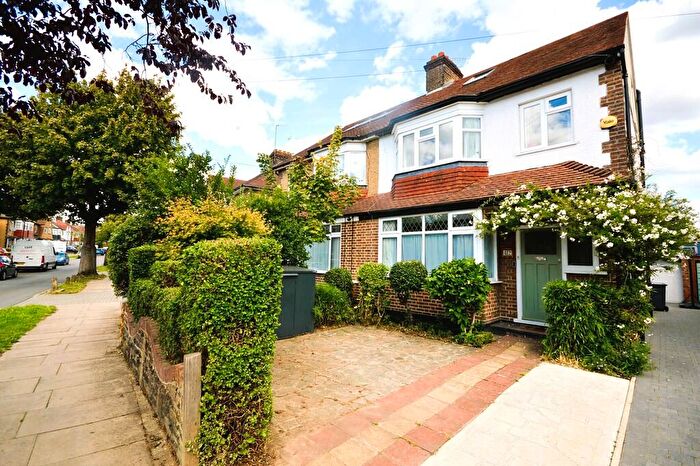 4 Bedroom Semi-Detached House To Rent In Wembley, HA9