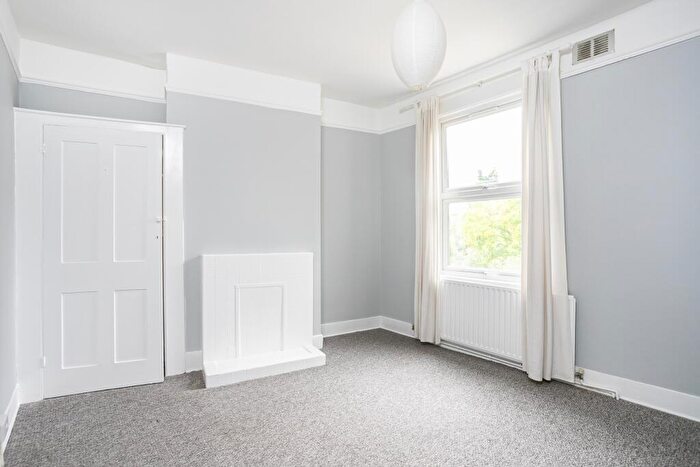 2 Bedroom Flat To Rent In Upland Road, SE22