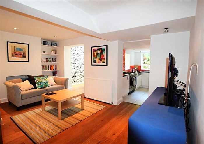 1 Bedroom Flat To Rent In Chalcot Road, Primrose Hill, London, NW1