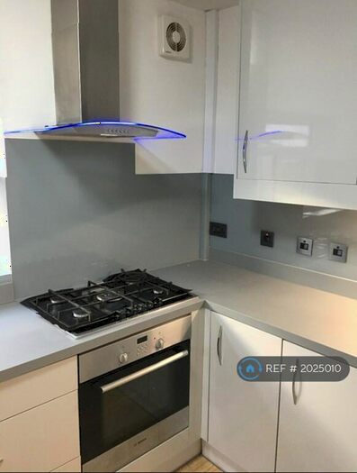 4 Bedroom Semi-Detached House To Rent In Victoria Road, Manchester, M14