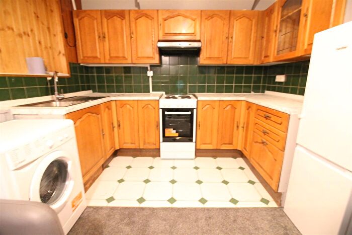 1 Bedroom Flat To Rent In Wesley Avenue, Hounslow, TW3