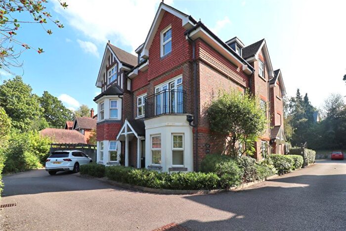 2 Bedroom Apartment To Rent In Woking, GU22