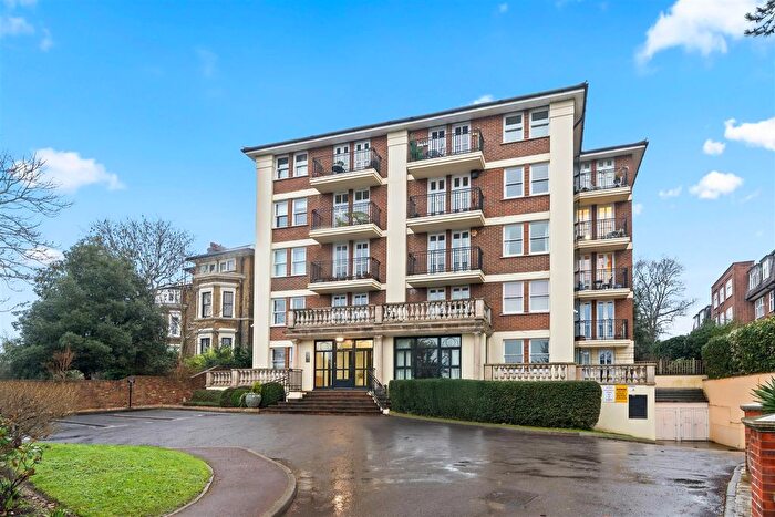 2 Bedroom Flat For Sale In Portsmouth Road, Surbiton, KT6