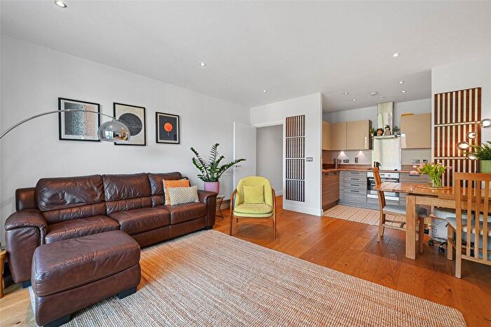 2 Bedroom Flat For Sale In City Mill Apartments, London, E8
