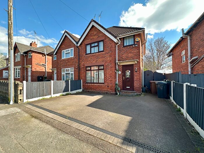 3 Bedroom Semi-Detached House To Rent In Sandhill Street, Bloxwich, WS3