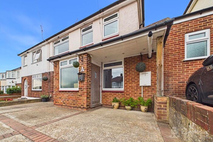 4 Bedroom Semi Detached House For Sale In Warren Way, Folkestone, CT19
