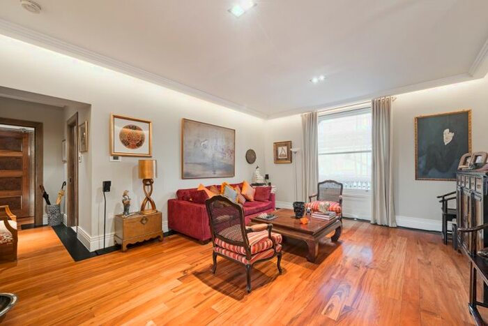 2 Bedroom Flat To Rent In Holland Park, London, W11