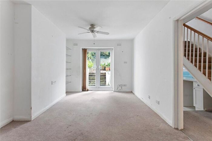 2 Bedroom Apartment For Sale In Bride Street, London, N7