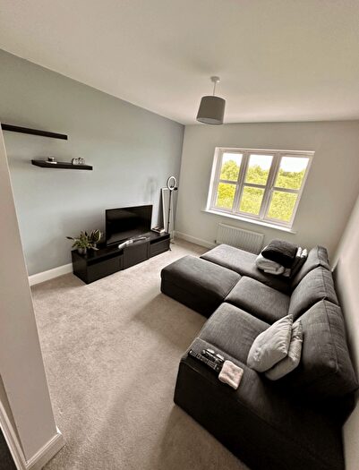 2 Bedroom Flat To Rent In Garden Avenue, Mitcham, CR4