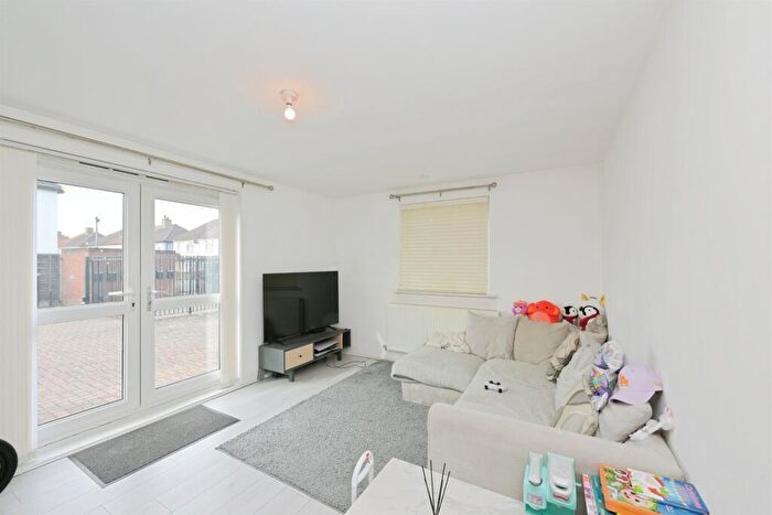 1 Bedroom Flat For Sale In Rye Court, Cranborne Road, Hoddesdon, EN11