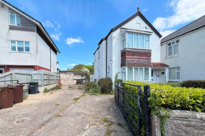 3 Bedroom Detached House For Sale In Hollybank, Lee-On-The-Solent, PO13