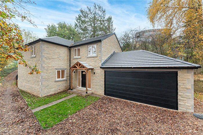4 Bedroom Detached House For Sale In Brackendale, Bradford, West Yorkshire, BD10