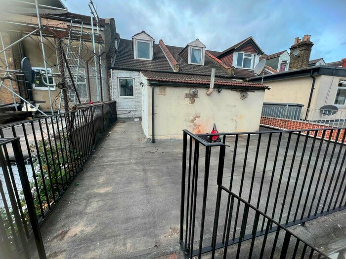 3 Bedroom Flat To Rent In London Road, Croydon, CR0