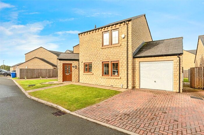 3 Bedroom Semi-Detached House For Sale In Clarkson Close, Burnley, Lancashire, BB10