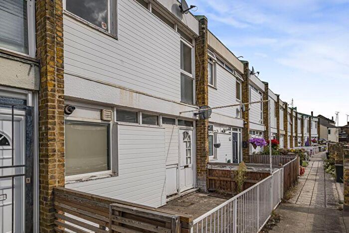 2 Bedroom Flat For Sale In Bexley High Street, Bexley, DA5