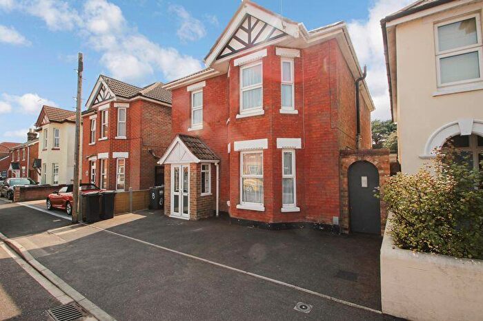 6 Bedroom Detached House To Rent In Elmes Road, Bournemouth, BH9