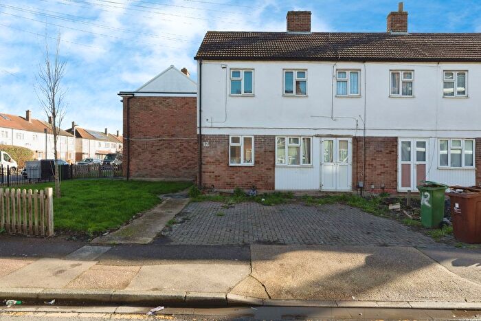 1 Bedroom Flat For Sale In Endeavour Way, Barking, IG11