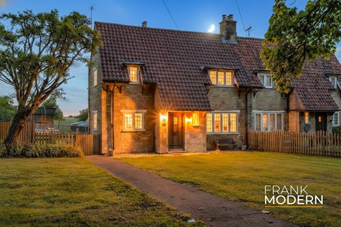 3 Bedroom Cottage For Sale In Corby Road, Irnham, NG33