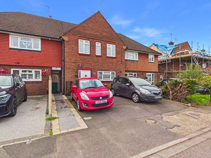 2 Bedroom Maisonette For Sale In Elizabeth Avenue, Staines-Upon-Thames, Surrey, TW18
