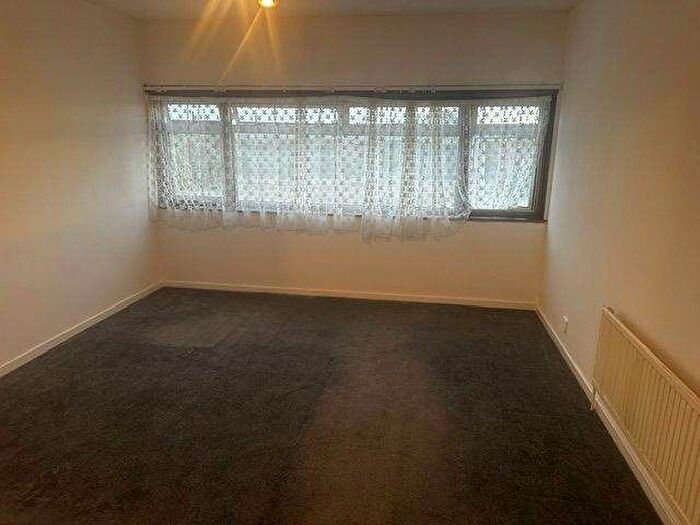 4 Bedroom Detached House To Rent In Huntingdon Close, Mitcham, CR4