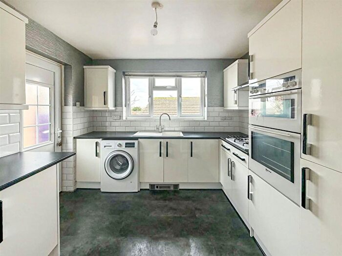 3 Bedroom Detached Bungalow For Sale In Walford Road, Oswestry, SY11