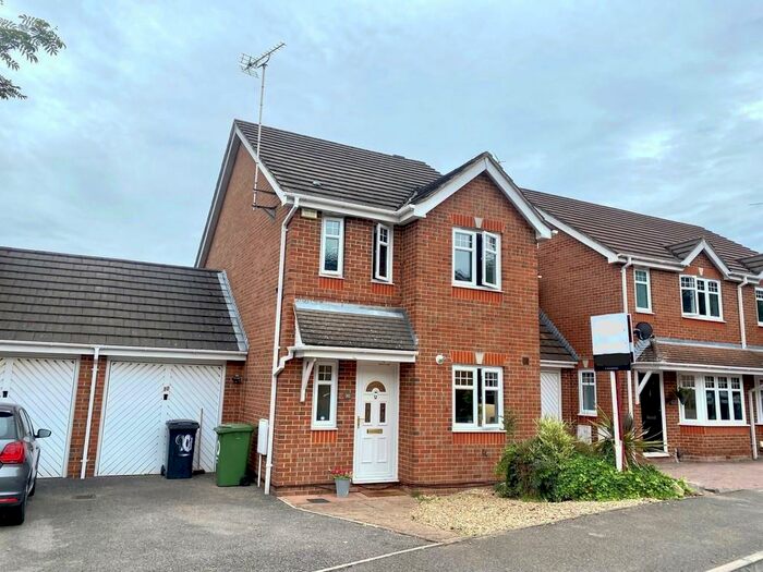 3 Bedroom Link Detached House To Rent In Saffron Way, Whiteley, PO15