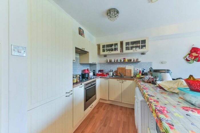 2 Bedroom Flat To Rent In Tamarind Yard, London, E1W