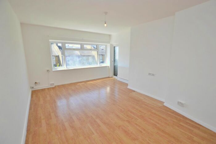 2 Bedroom Flat To Rent In Seaford Road, Enfield, EN1