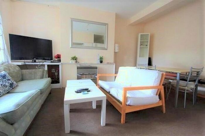 4 Bedroom Flat To Rent In Axminster Road, London, N7