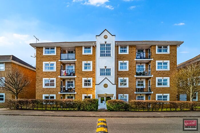 2 Bedroom Flat For Sale In International Way, Sunbury-On-Thames, TW16