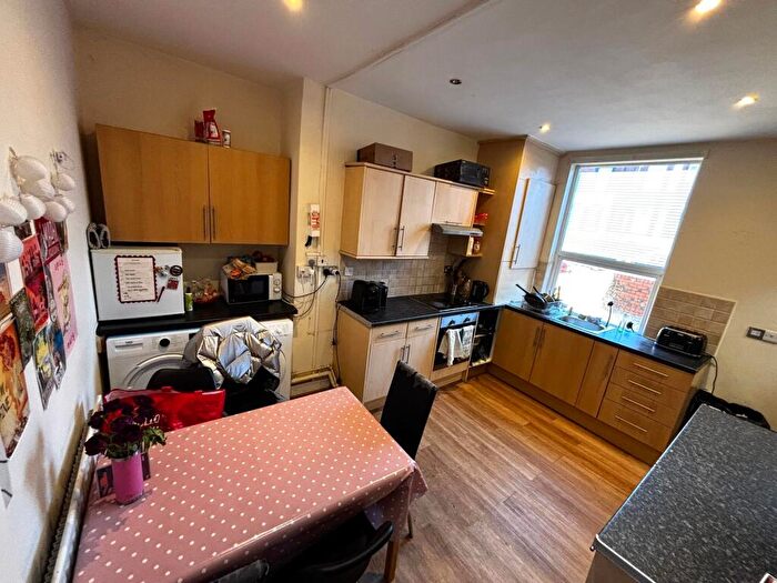 6 Bedroom House To Rent In Royal Park Avenue, Leeds, LS6