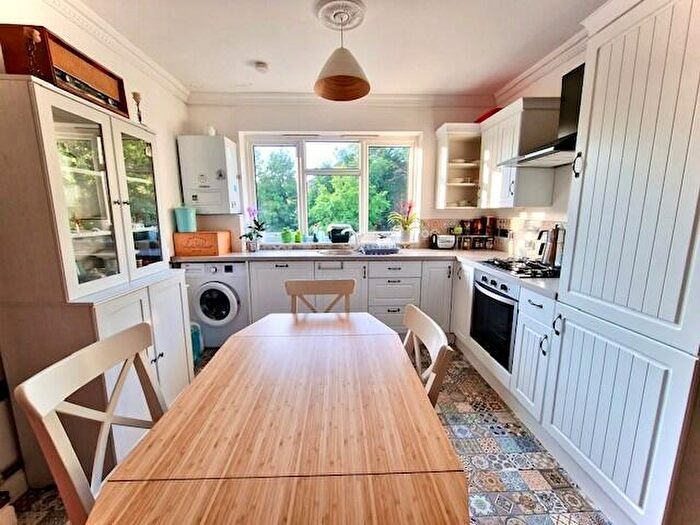 2 Bedroom Flat To Rent In Chaseville Parade, N21