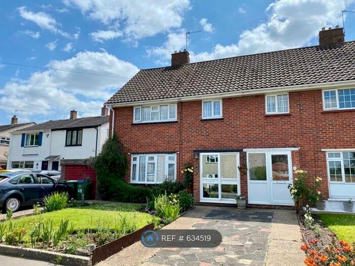 3 Bedroom Semi-Detached House To Rent In Stansted Crescent, Bexley, DA5