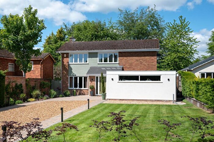 3 Bedroom Detached House For Sale In Kidderminster Road, Hagley, Stourbridge, DY9