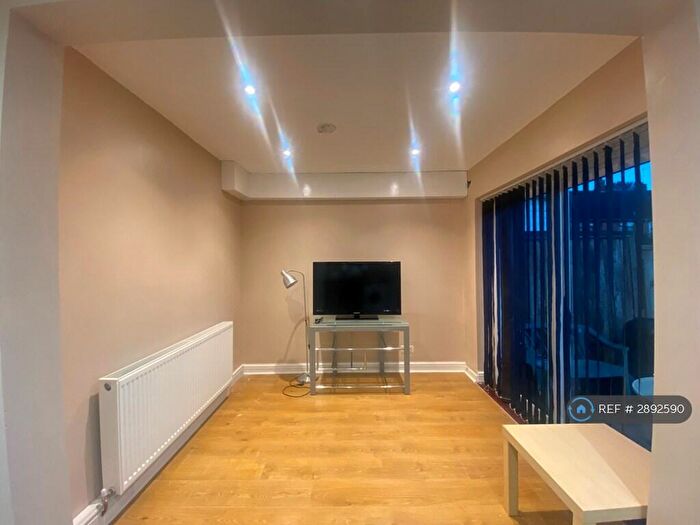 1 Bedroom Flat To Rent In Thirlmere Close, Coventry, CV4